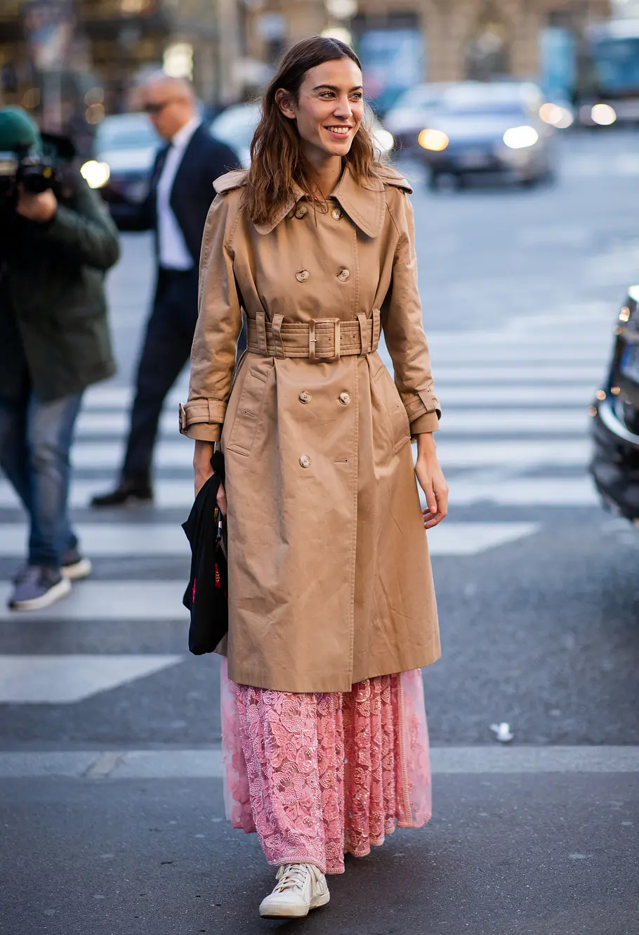 Trenchcoat zum Kleid kombinieren