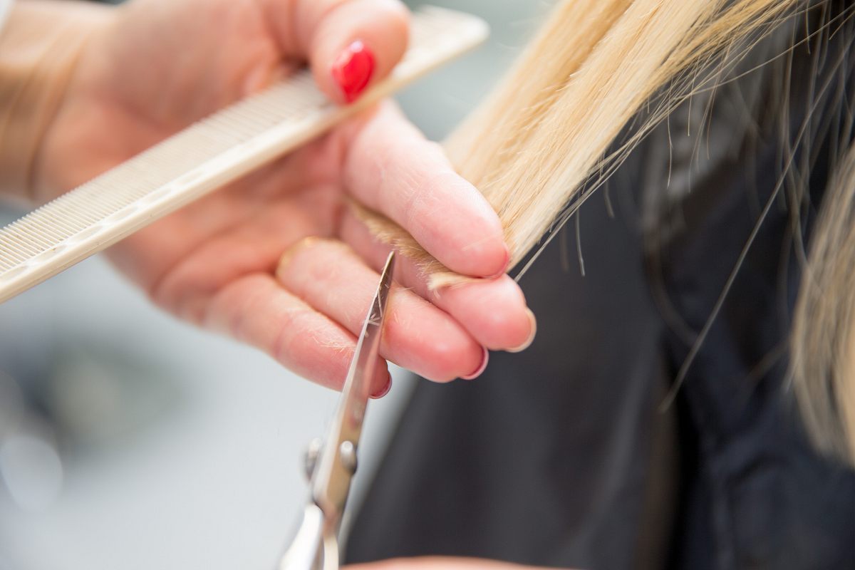 Wir zeigen die Trend-Frisuren 2025 für langes Haar und geben Styling-Tipps.