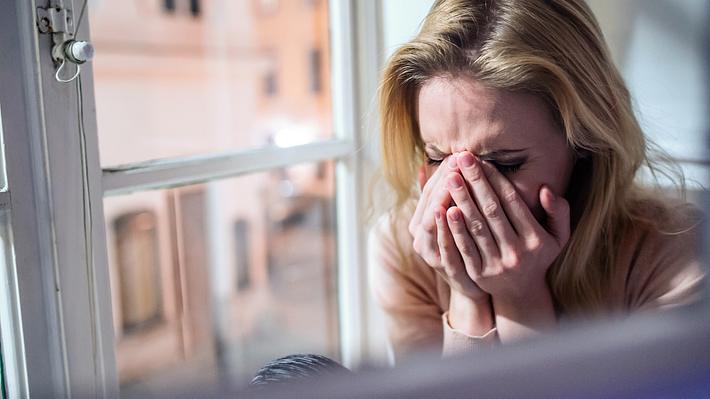 Trennung verarbeiten: So kannst du den Schmerz überwinden - Foto: Halfpoint/iStock