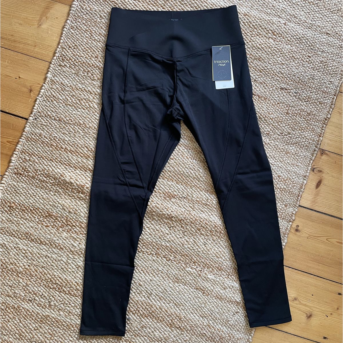 Flatlay der Triumph Triaction Cardio Sport-Hose