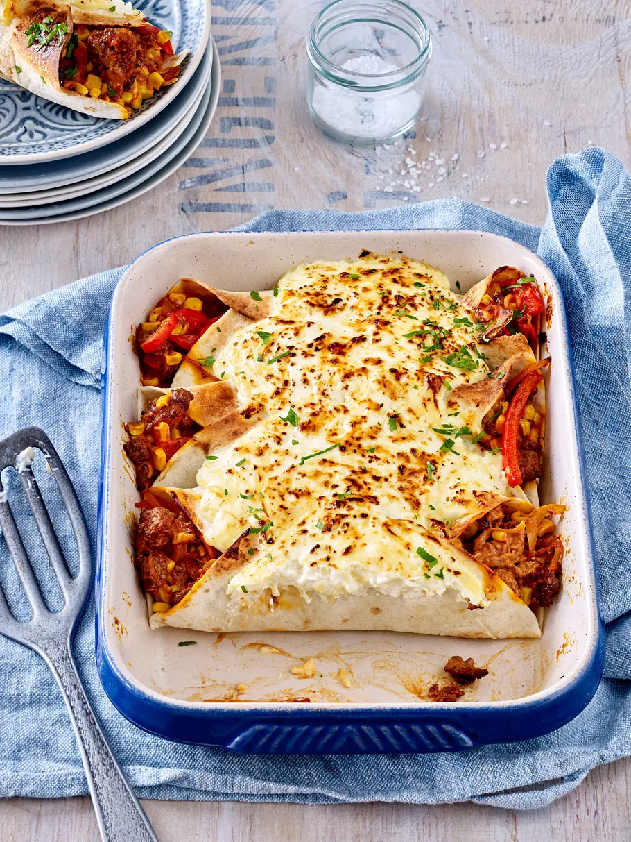 Überbackene Raclette-Burritos mit Hack Überbackene Raclette-Burritos mit Hack
