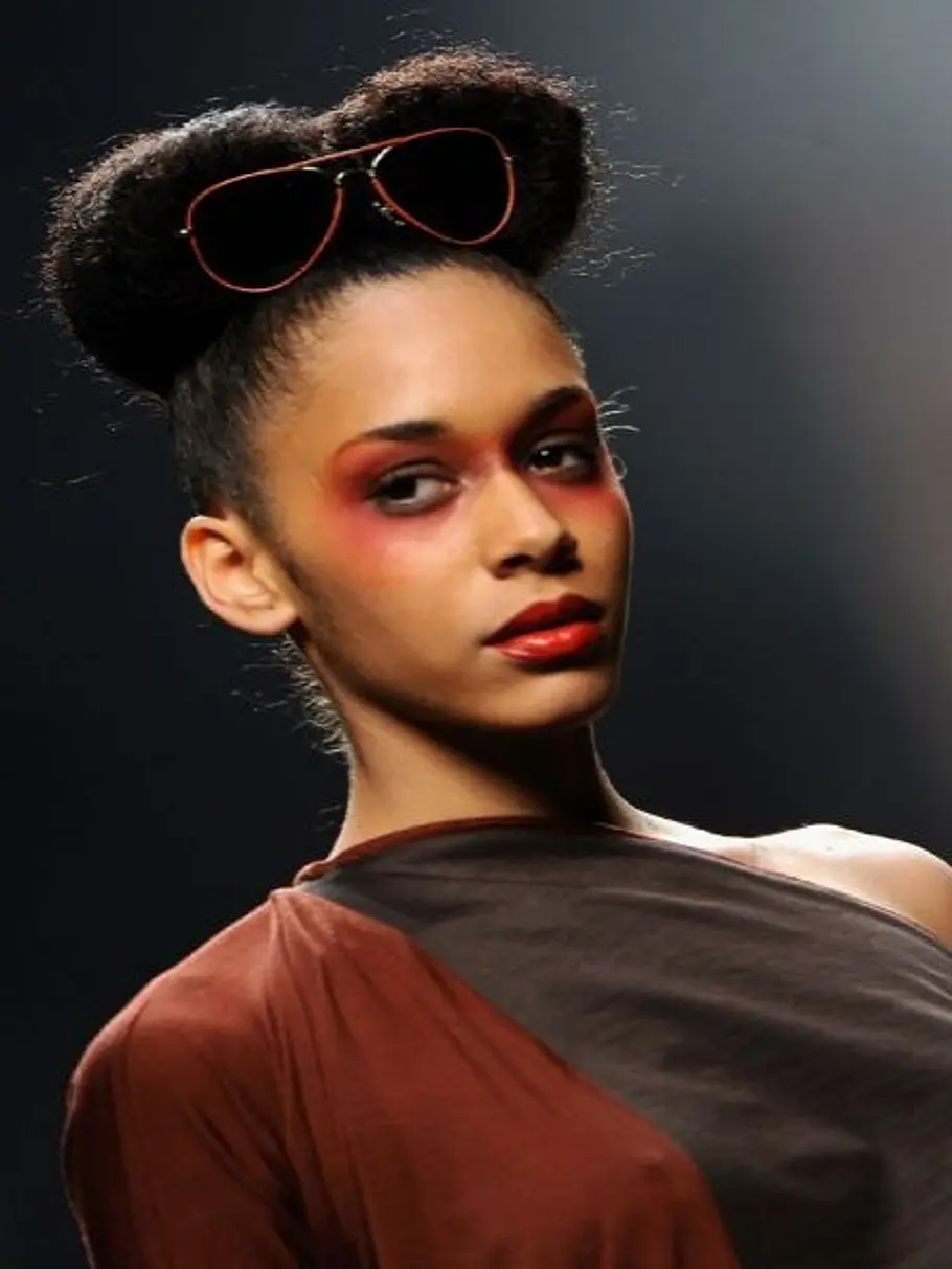 Und weil er so schön ist, hier gleich die Micky-Maus-Variante vom Laufsteg der Antonio-Alvarado-Show 2010 auf der Madrid Fashion Week. und weil er so schoen ist hier gleich die micky maus variante vom laufsteg der antonio alvarado show0 auf der madrid fashion