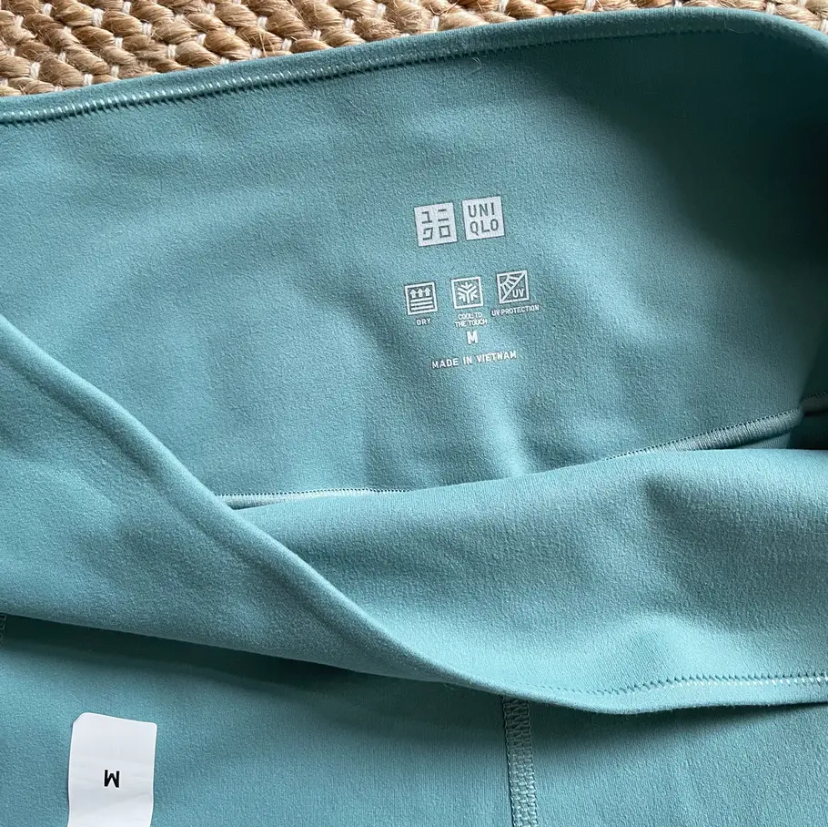 Figurformende Uniqlo-Leggings von innen Figurformende Uniqlo-Leggings von innen