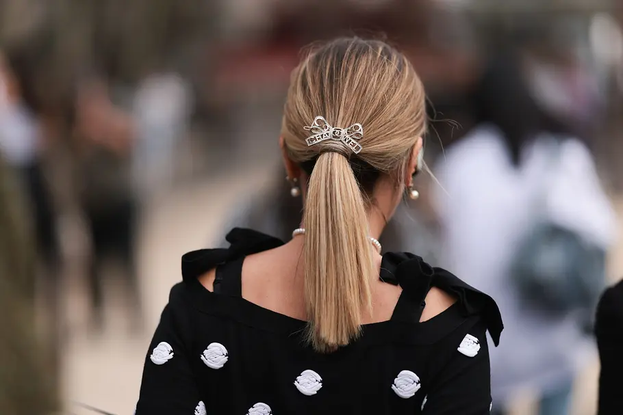 Unkomplizierte Frisuren für mittellanges Haar ab 50: Die schönsten Schnitte und Stylings 