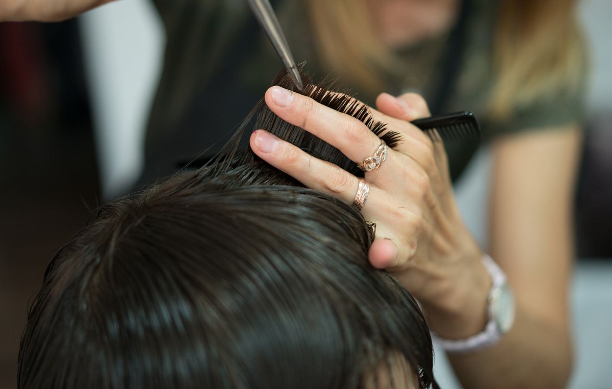 Wir zeigen unkomplizierte Frisuren mit kurzem Haar.