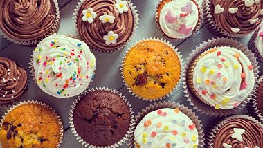 Unterschiedliche Muffins und Cupcakes - worin unterscheiden sie sich? - Foto: vladans/iStock