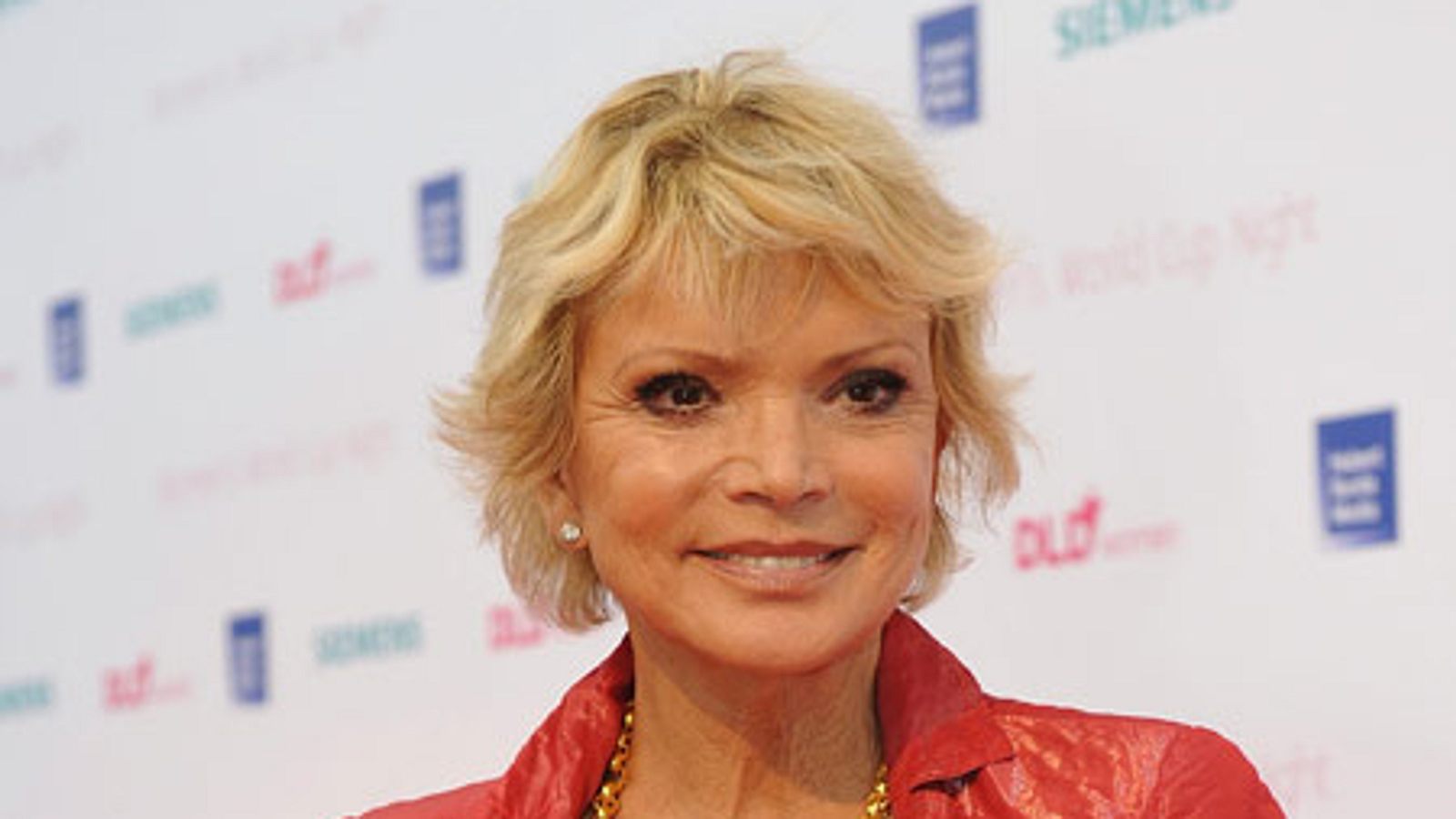 Uschi Glas: Corona-Streit mit Robert Atzorn … auf der Bühne! - Leute -  Bild.de