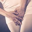 Vaginismus ist eine ernstzunehmende Erkrankung, bei der es zu schmerzhaften Scheidenkrämpfen kommt. - Foto: iStock/Anetlanda