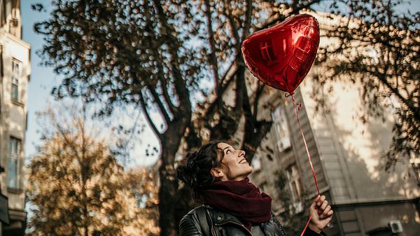 valentinstag februar rituale - Foto: anandaBGD/iStock