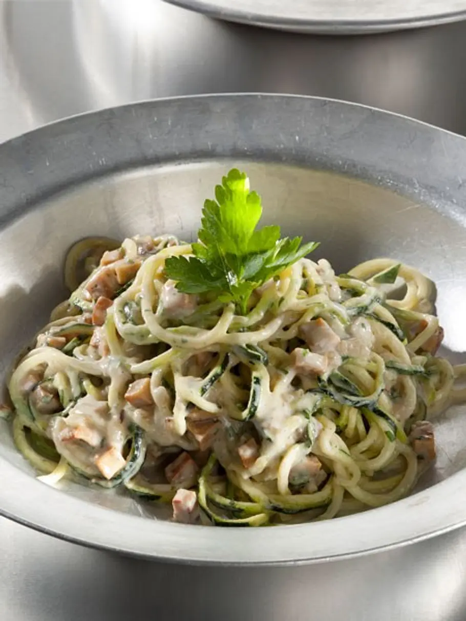 Zucchini-Spaghetti alla Carbonara vegan essen abnehmen zucchini spaghetti