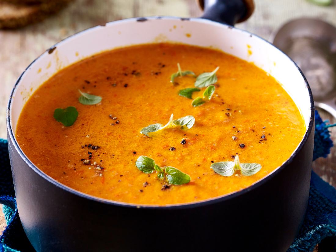 Vegane Kürbissuppe: Cremiges Rezept mit Porree und Röst-Paprika Vegane Kürbissuppe: Cremiges Rezept mit Porree und Röst-Paprika