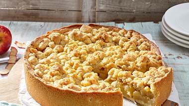 Veganer Apfelkuchen ist schnell gebacken und ganz ohne spezielle Zutaten. - Foto: House of Foods