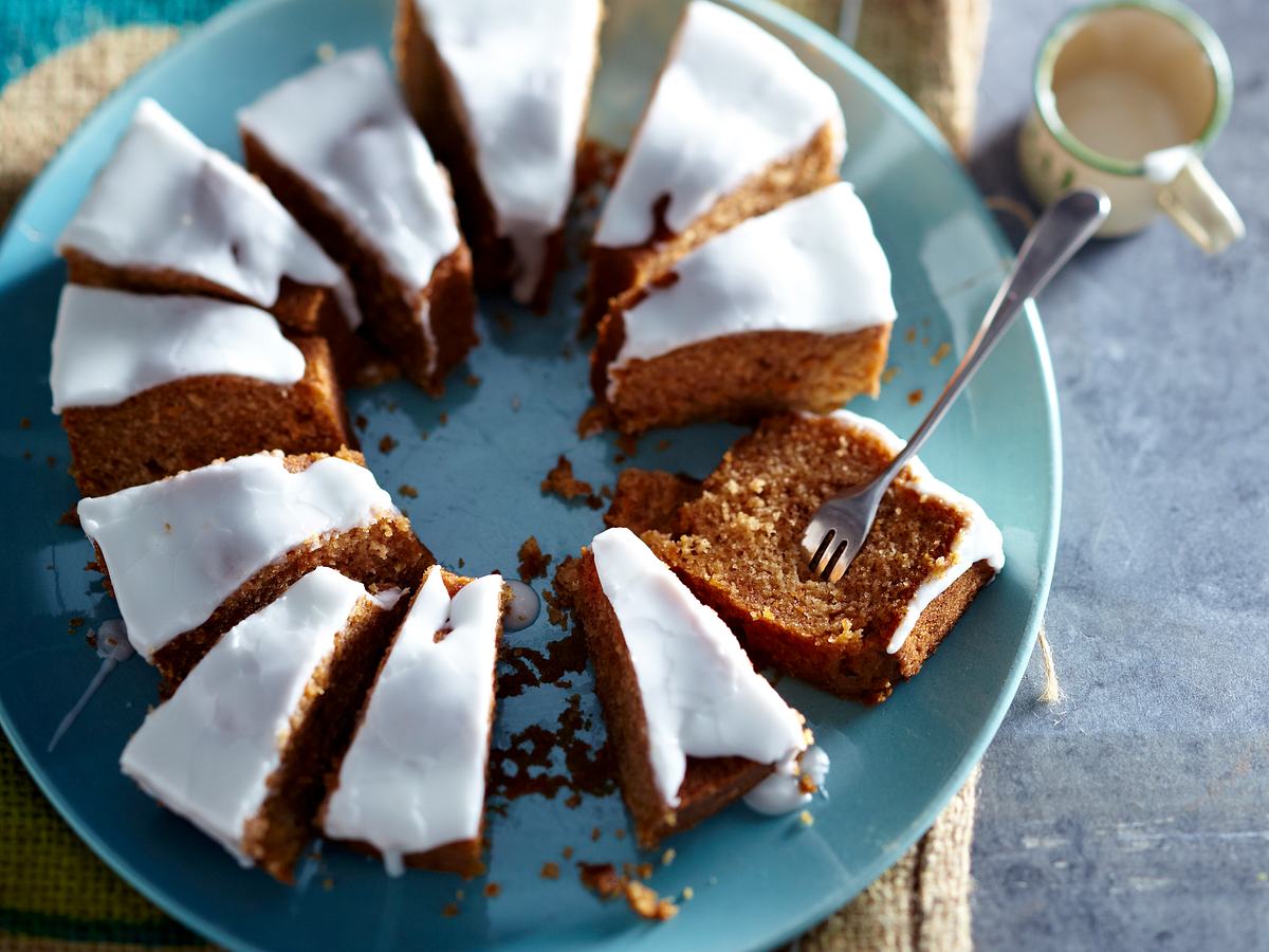 Veganer Karottenkuchen mit Zitronenguss