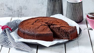 Unser veganer Schokokuchen ist schnell gemacht und super fluffig. - Foto: House of Food / Bauer Food Experts KG