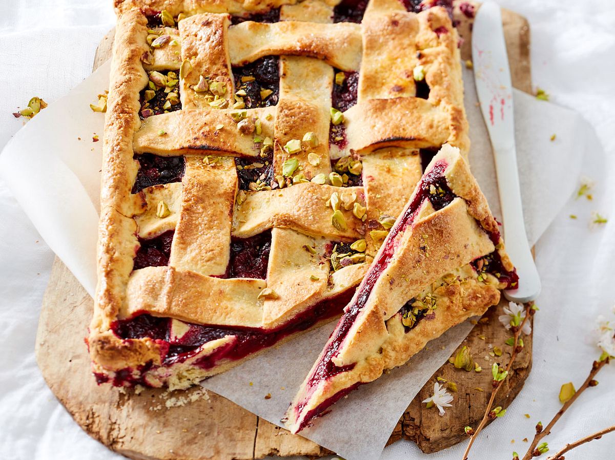 Diese Tarte kommt ohne Eier aus? Ja, und sie ist der krönende Abschluss deines veganen Ostermenüs.