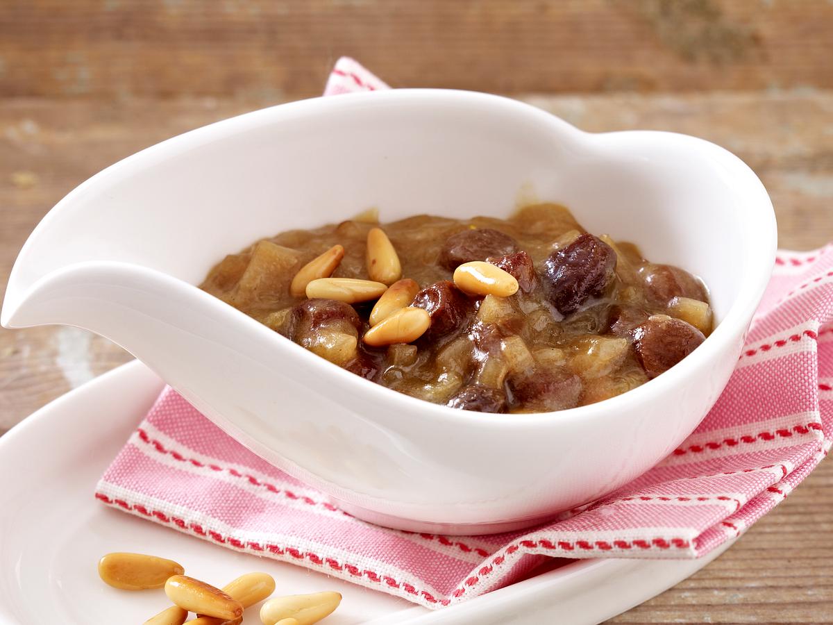 Vegetarische Bratensoße selber machen - Zwiebeljus mit Rosinen