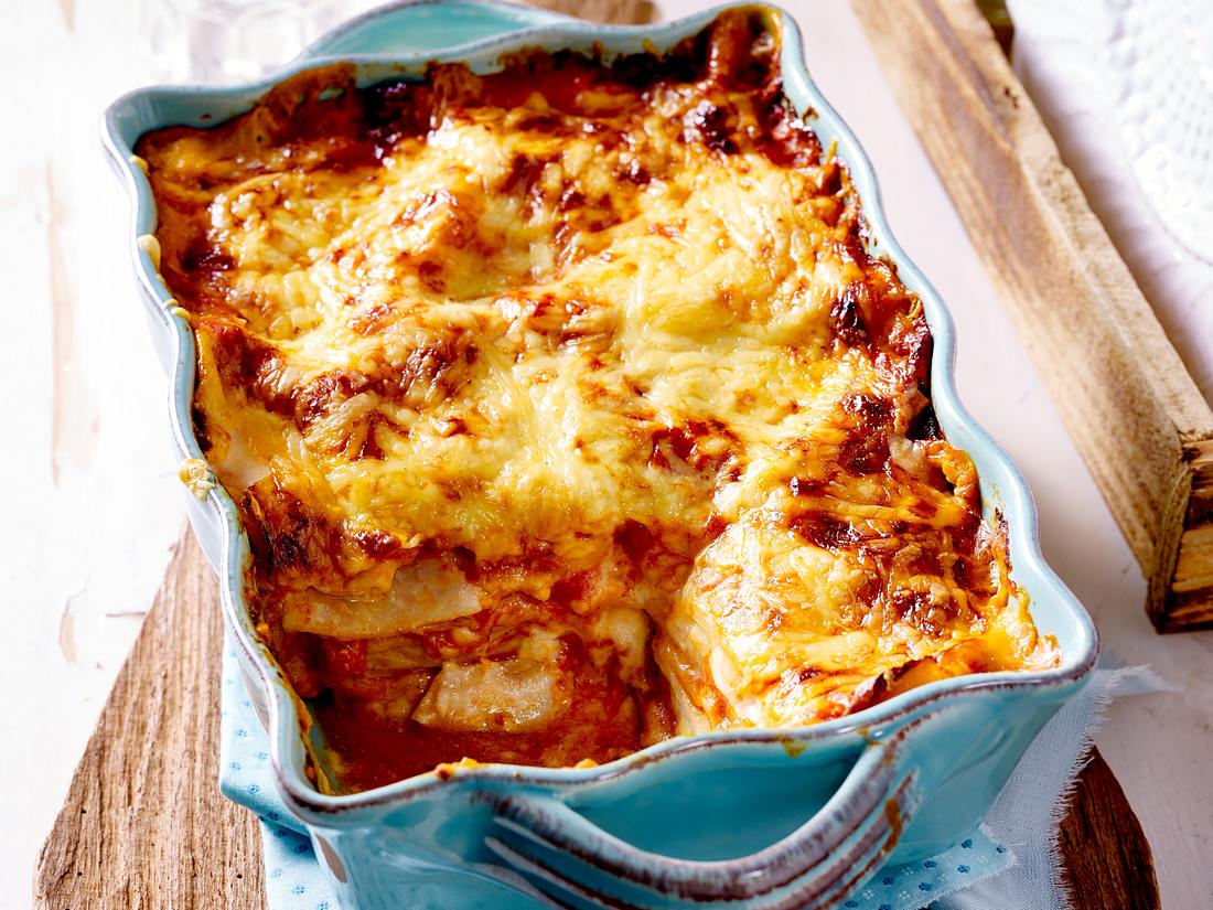Vegetarischer Gemüseauflauf: Low Carb Lasagne aus Kohlrabi Vegetarischer Gemüseauflauf: Low Carb Lasagne aus Kohlrabi