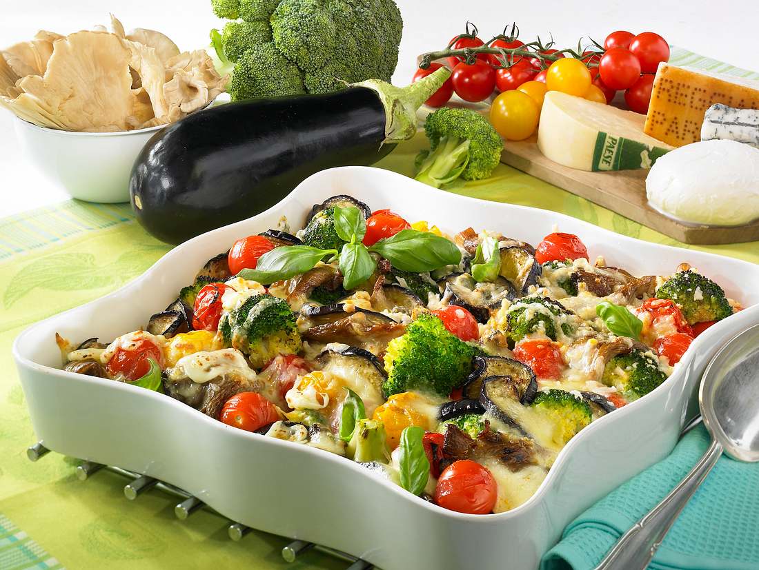 Vegetarischer Low Carb Auflauf mit viererlei Käse Vegetarischer Low Carb Auflauf mit viererlei Käse