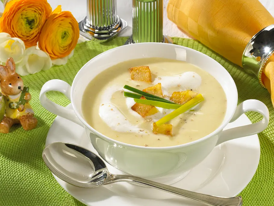 Vegetarisches Ostermenü: Cremige Kartoffel-Lauch-Suppe Vegetarisches Ostermenü: Cremige Kartoffel-Lauch-Suppe