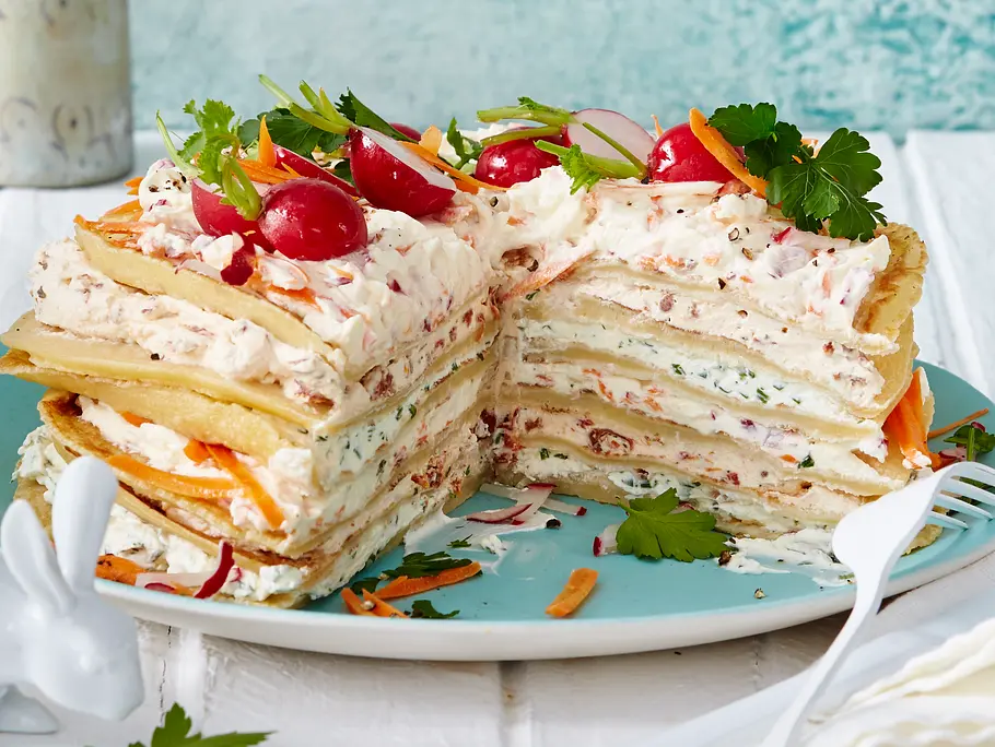 Vegetarisches Ostermenü: Herzhafter Pfannkuchen-Turm Vegetarisches Ostermenü: Herzhafter Pfannkuchen-Turm