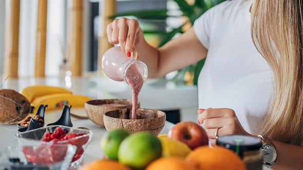 Diese Lebensmittel regen die Verdauung an.  - Foto: South_agency/iStock