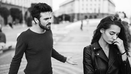 Dieses Verhalten deines Partners deutet auf eine Beziehungsende hin - Foto: iStock