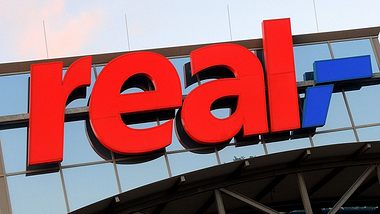 Die Supermarkt-Kett Real steht kurz vor dem Verkauf. - Foto: imago images / Udo Gottschalk