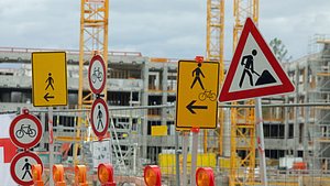 Gewusst? Bei diesem neuen Verkehrsschild drohen 55 Euro Strafe! - Foto: DinaSigtrix/iStock (Symbolbild)