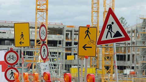 Gewusst? Bei diesem neuen Verkehrsschild drohen 55 Euro Strafe! - Foto: DinaSigtrix/iStock (Symbolbild)