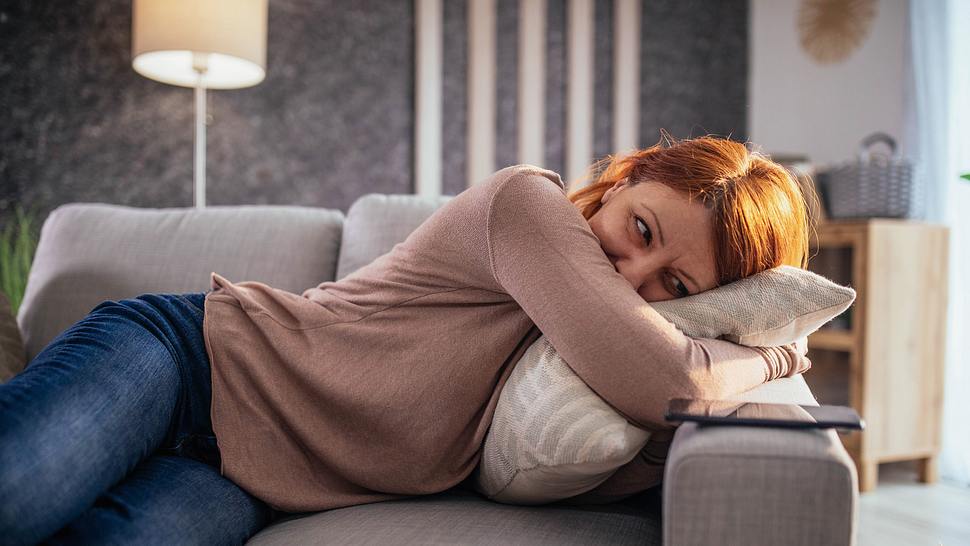 Verlustangst in Beziehungen: Symptome, Ursachen und wie du sie überwinden kannst - Foto: zeljkosantrac/iStock