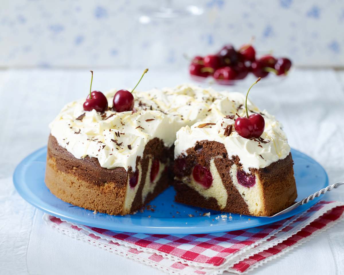 Versunkener Kirschkuchen mit Eierlikör