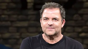 Martin Rütter schaut in die Kamera. - Foto: IMAGO / Stefan Schmidbauer