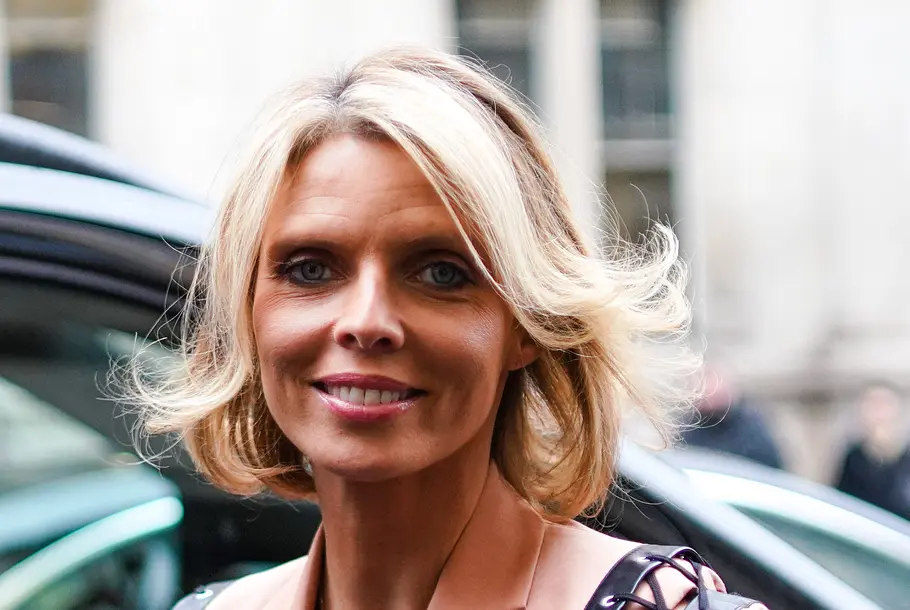 Stufiger Bob mit Blowout Volumenschnitt für feines Haar: Luftige Frisuren und Styles