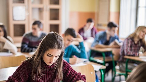 Abi-Drama an Walddorfschule: So viele fallen durch! - Foto: iStock/skynesher