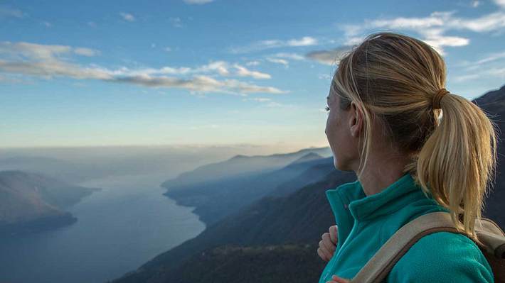 Wanderschuhe richtig einlaufen: Mit diesen Tipps drückt nichts - Foto: iStock/ swissmediavision