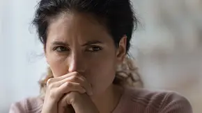 Warum habe ich Angst, mich zu trennen? Wie du Trennungsangst in Beziehungen überwinden kannst - Foto: fizkes/iStock Warum habe ich Angst, mich zu trennen? Wie du Trennungsangst in Beziehungen überwinden kannst - Foto: fizkes/iStock