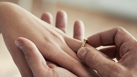 Warum er dir keinen Heiratsantrag macht - Foto: mediaphotos / iStock