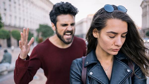 Ein Choleriker hat unkontrollierte Wutanfälle - fürs Gegenüber ist das eine schwere Belastung (Symbolbild). - Foto: Mixmike/iStock