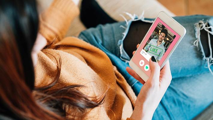 Was seine Tinder Bilder über ihn verraten! - Foto: FilippoBacci/iStock