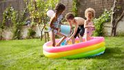 Wasserspaß im Planschbecken - Foto: Wunderweib/Canva