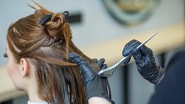 Wegen dieser neuen Haarfarbe flippen jetzt alle Frauen aus! - Foto: Olha Romaniuk/iStock