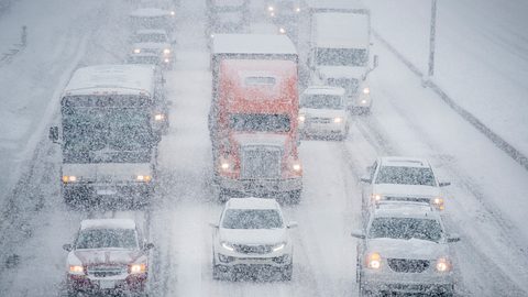 Chaos auf den Straßen! Hier wird es Weihnachten besonders voll - Foto: FatCamera/iStock (Symbolbild)
