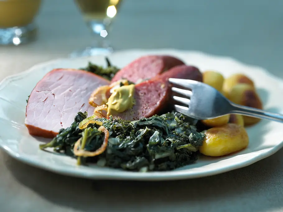 Weihnachtlicher Grünkohl mit Kassler - gewürzt mit Zimt und Nelken