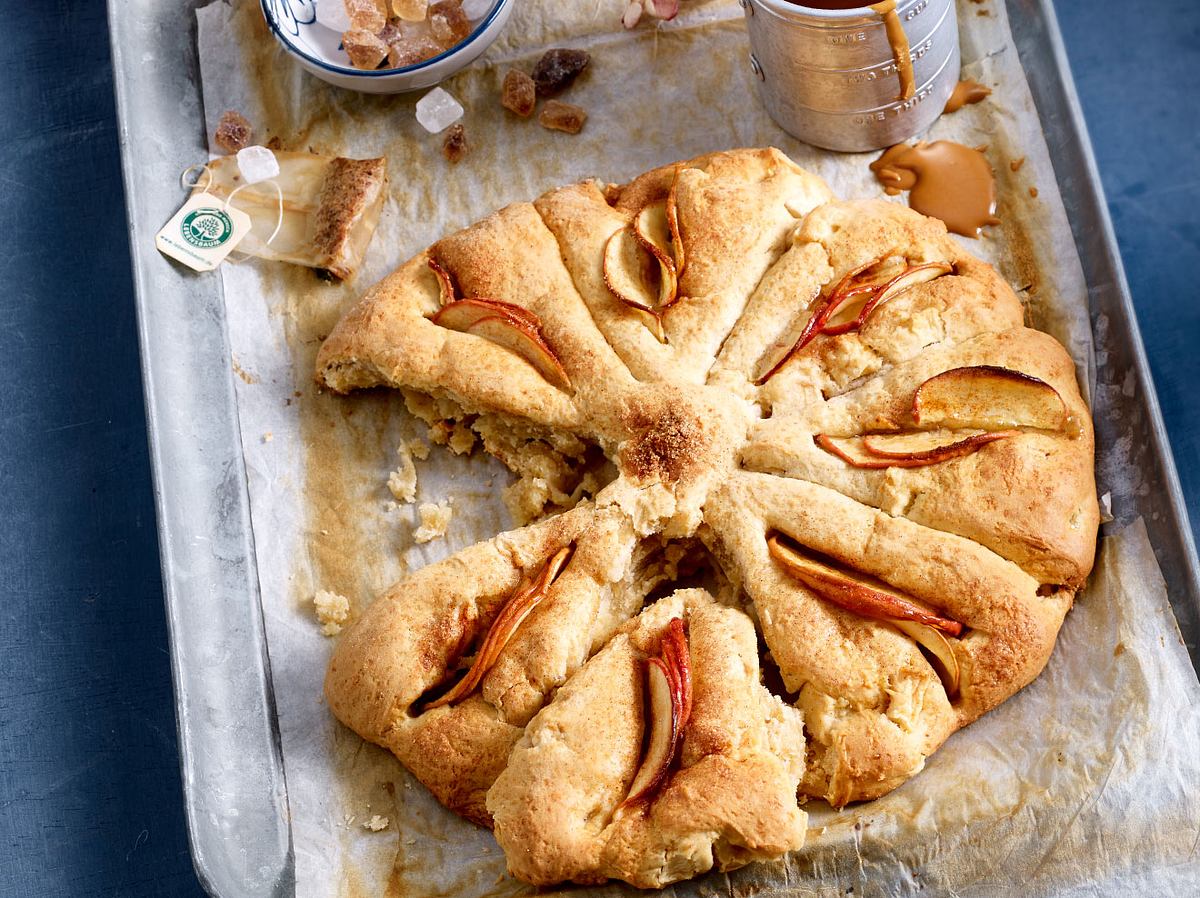 Apfel-Zimt-Scones mit selbst gemachter Spekulatiuscreme.