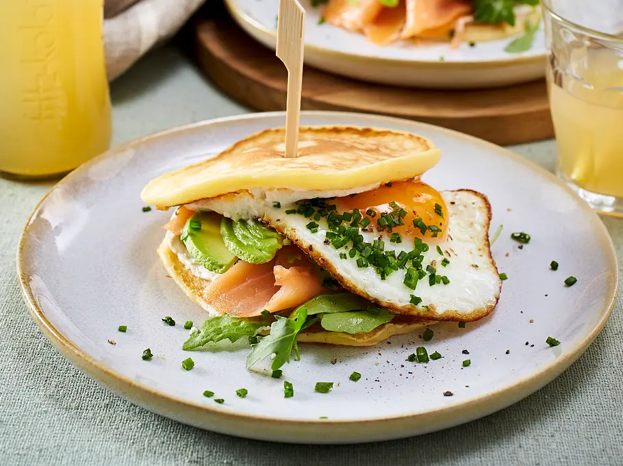 Herzhafter Pancake-Burger Ein Burger für den Frühstücksteller.