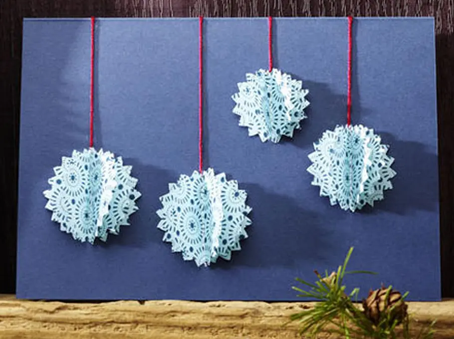 Auch diese Weihnachtskarte ist leicht zu basteln und sieht niedlich aus. Auch diese Weihnachtskarte ist leicht zu basteln und sieht niedlich aus.