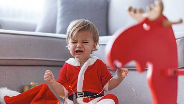 Egal ob Weihnachtsmann oder Christkind - darf ich meine Kinder anlügen? - Foto: dragana991/iStock