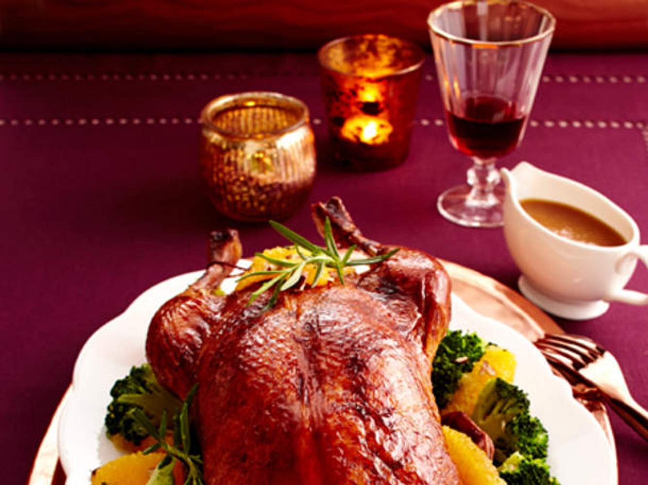 Das letzte Weihnachtsmenü zum Vorbereiten geht weiter mit einer gefüllten Ente - ein Klassiker. Das letzte Weihnachtsmenü zum Vorbereiten geht weiter mit einer gefüllten Ente - ein Klassiker.