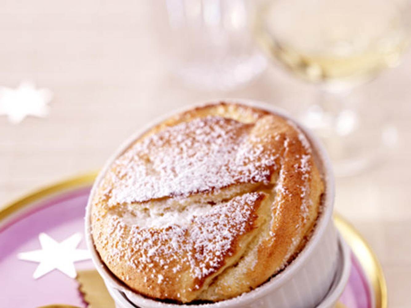 Das Souffle ist der krönende Abschluss des Weihnachtsmenüs zum Vorbereiten! Das Souffle ist der krönende Abschluss des Weihnachtsmenüs zum Vorbereiten!