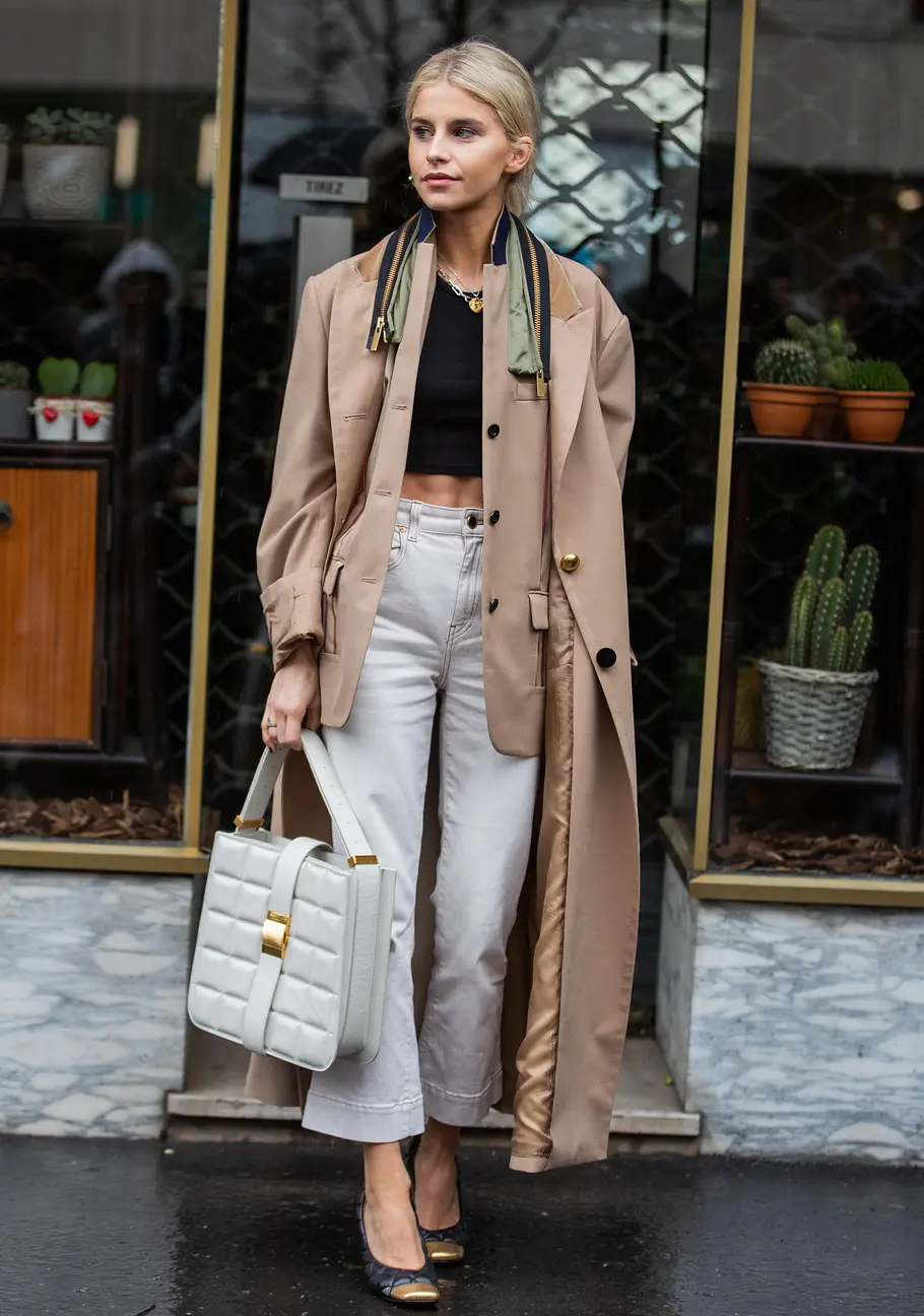 Weiße Culotte aus Denim kombinieren Angesagtes Outfit: Weiße Culotte aus Denim kombinieren!